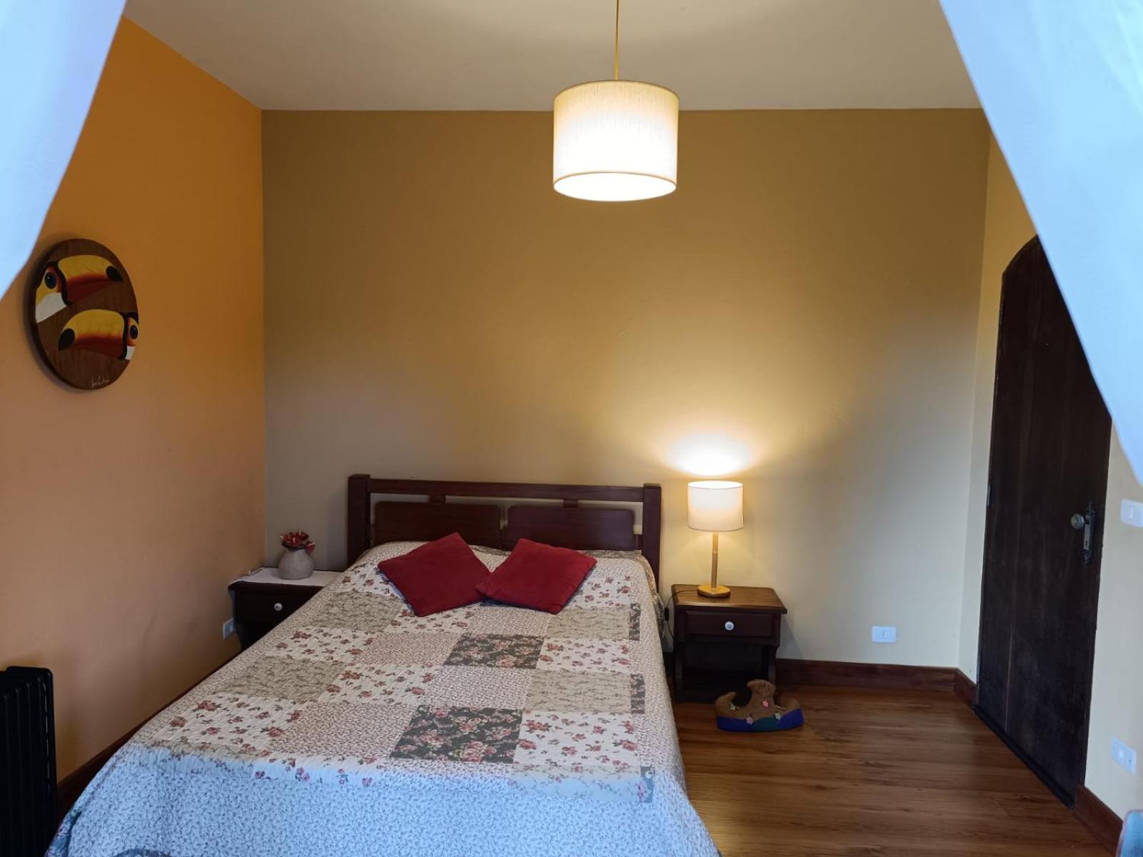 Entrevistas Chales E Suites São Bento do Sapucaí Quarto foto